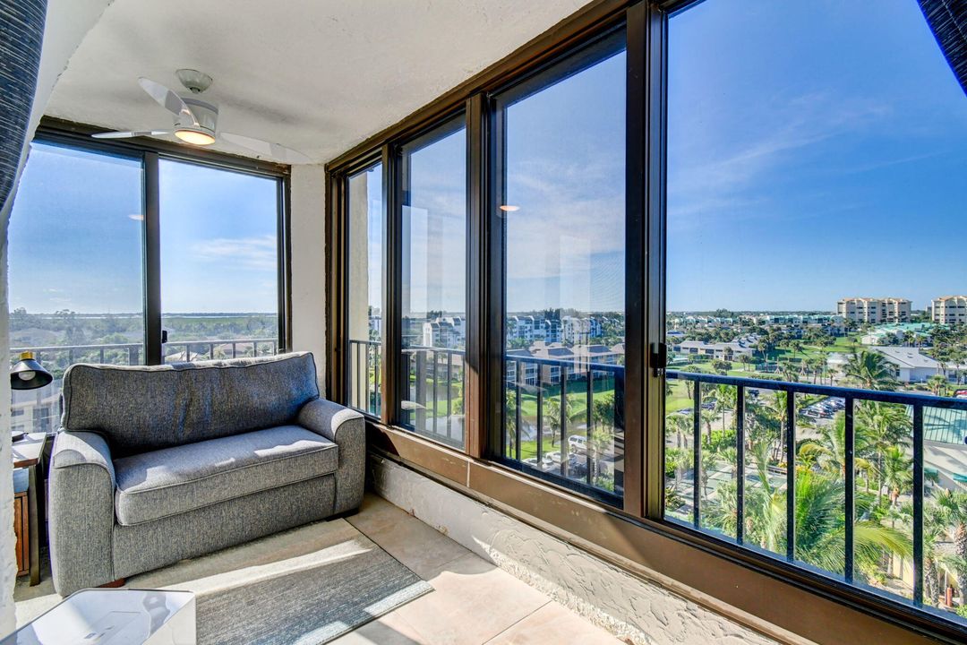 For Sale: $650,000 (2 beds, 2 baths, 1297 Square Feet)