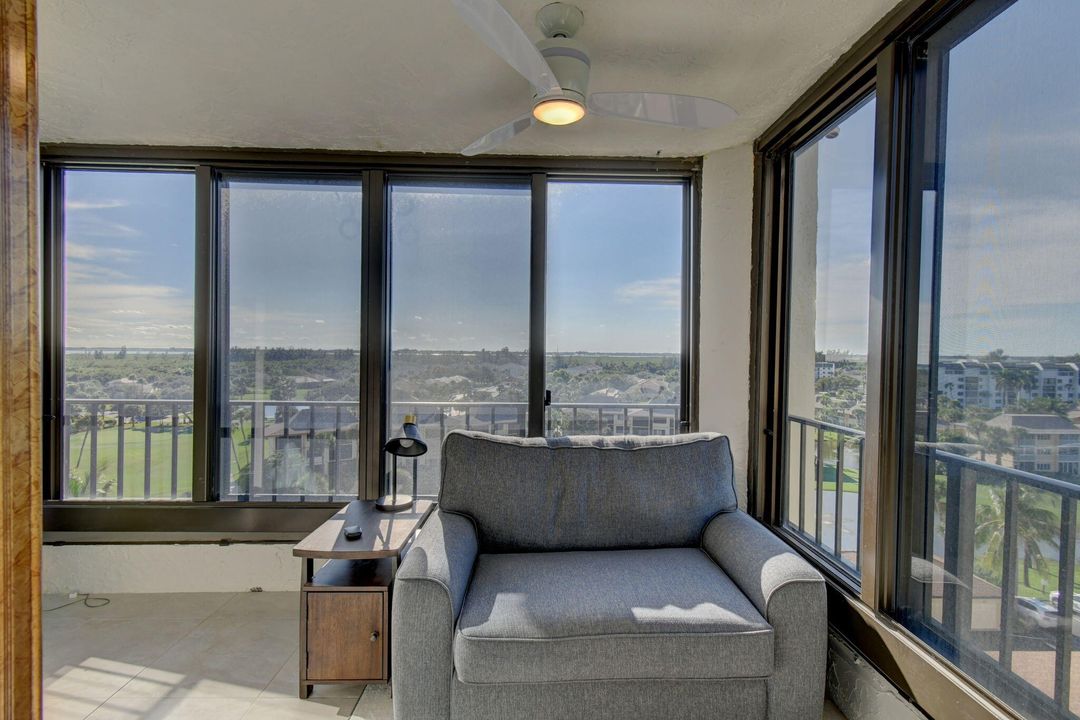 For Sale: $650,000 (2 beds, 2 baths, 1297 Square Feet)