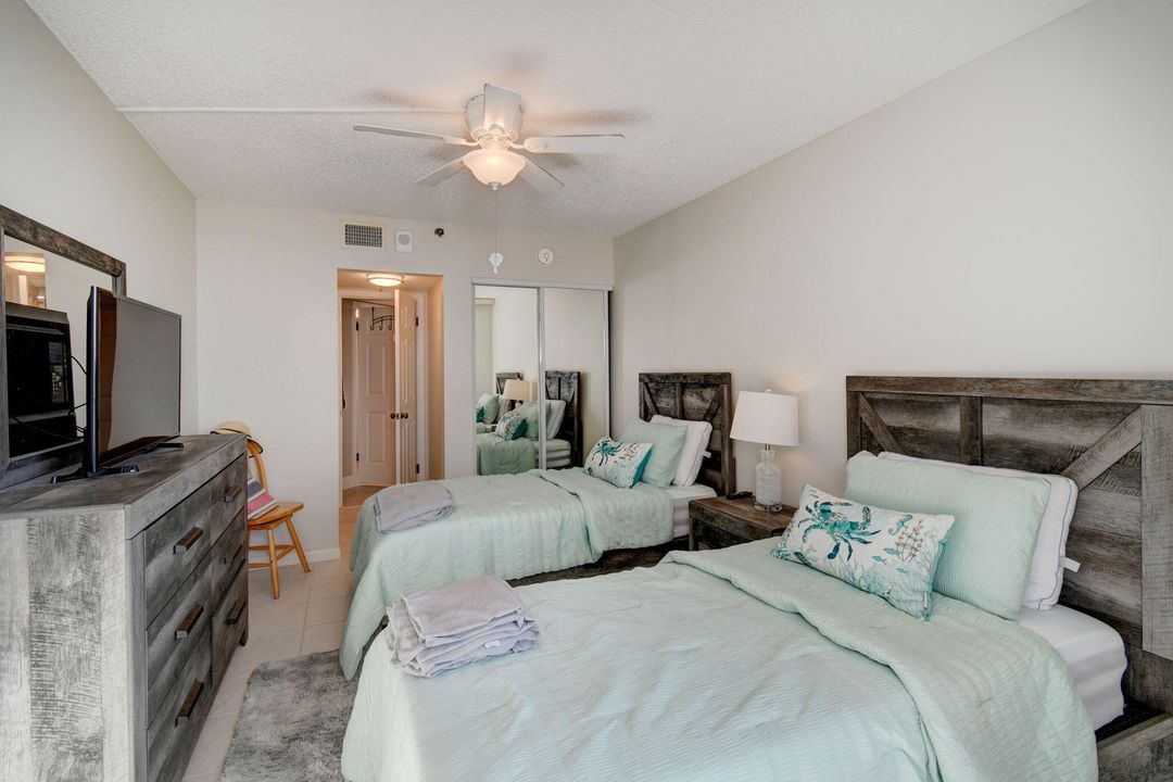 For Sale: $650,000 (2 beds, 2 baths, 1297 Square Feet)