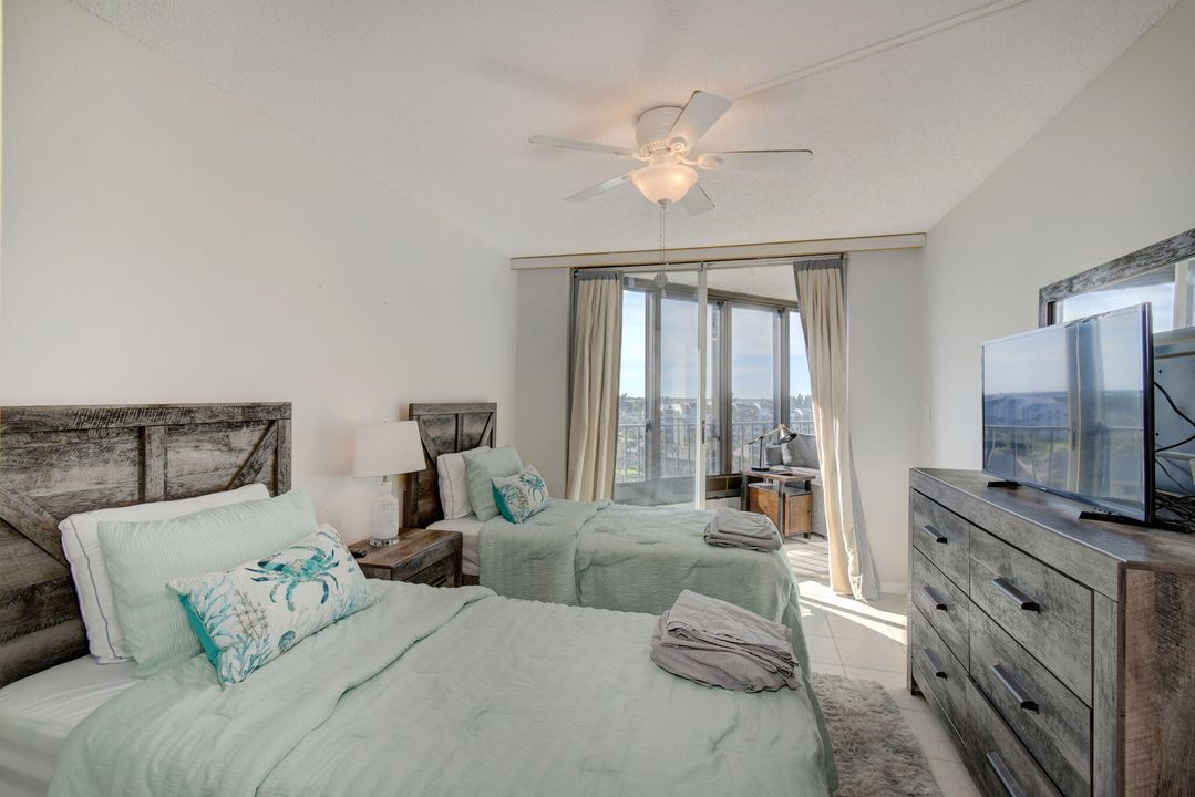 For Sale: $650,000 (2 beds, 2 baths, 1297 Square Feet)