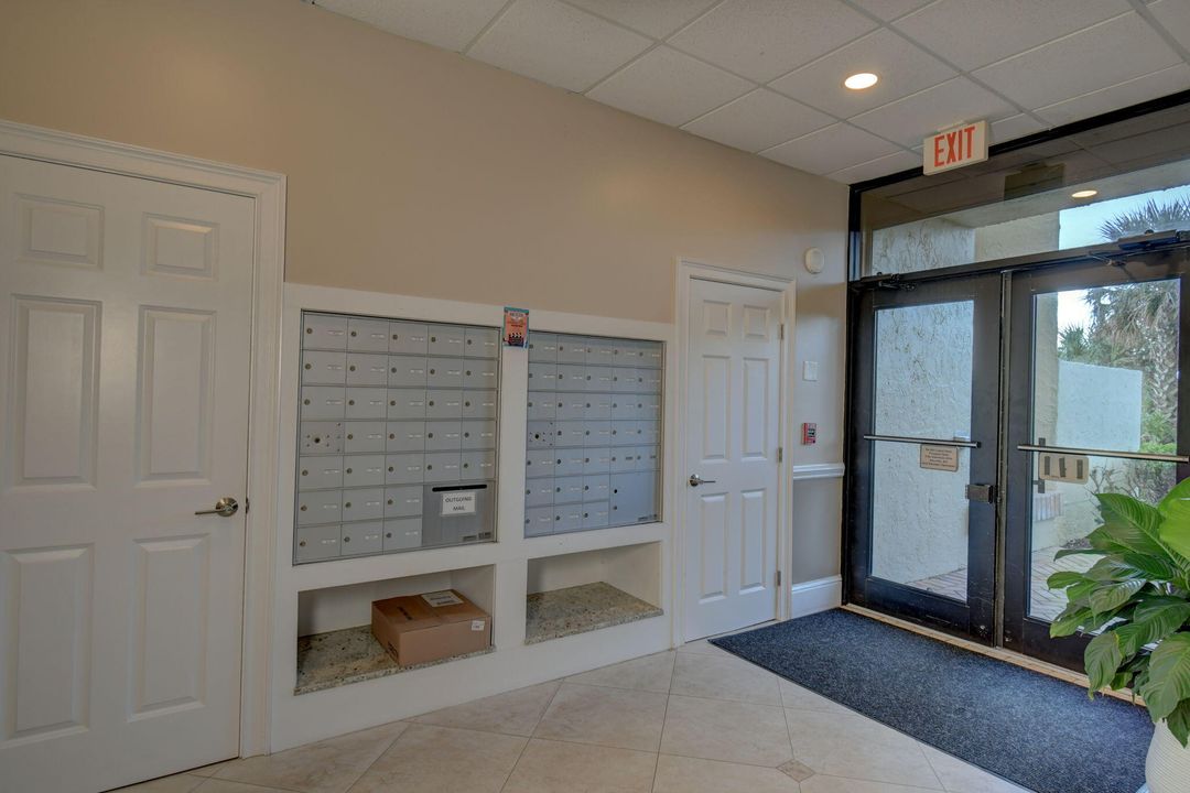 For Sale: $650,000 (2 beds, 2 baths, 1297 Square Feet)