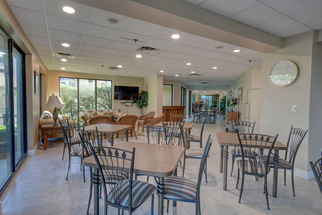 For Sale: $650,000 (2 beds, 2 baths, 1297 Square Feet)