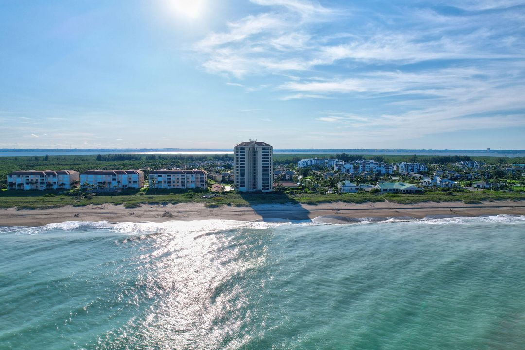 For Sale: $650,000 (2 beds, 2 baths, 1297 Square Feet)