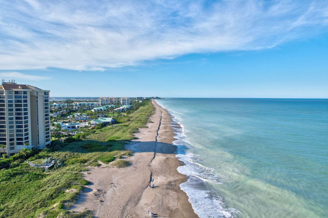 For Sale: $650,000 (2 beds, 2 baths, 1297 Square Feet)