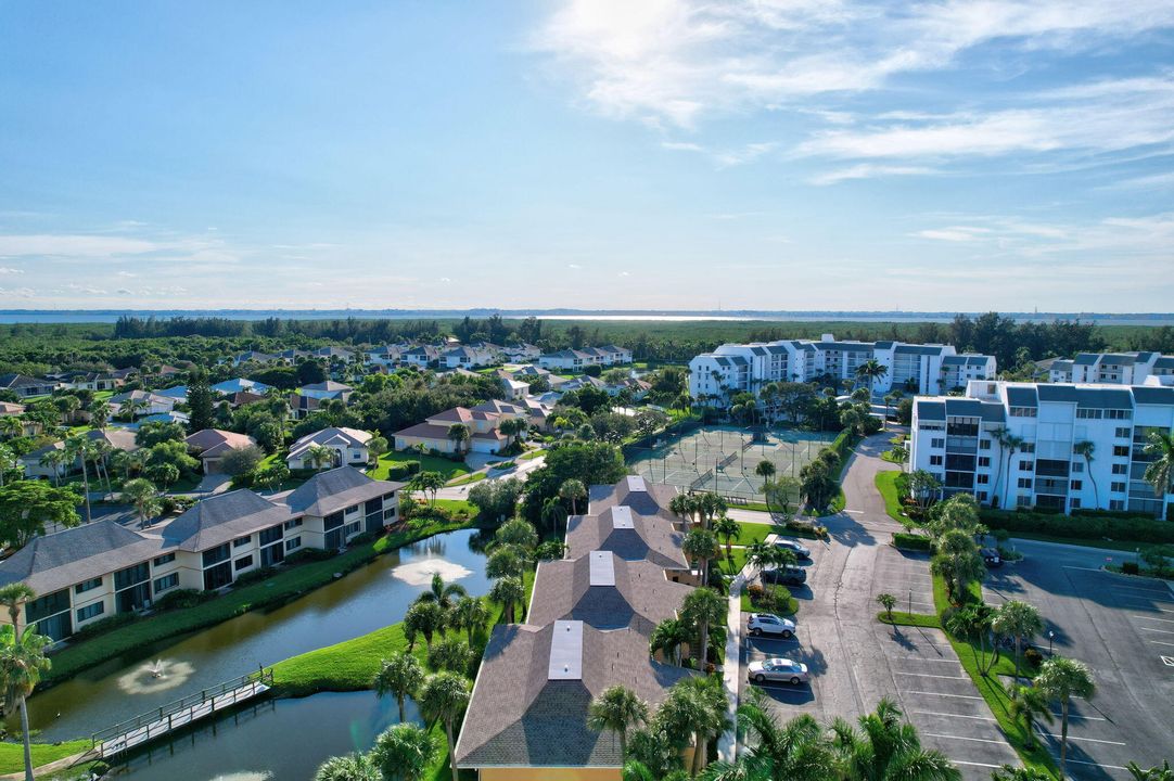 For Sale: $650,000 (2 beds, 2 baths, 1297 Square Feet)