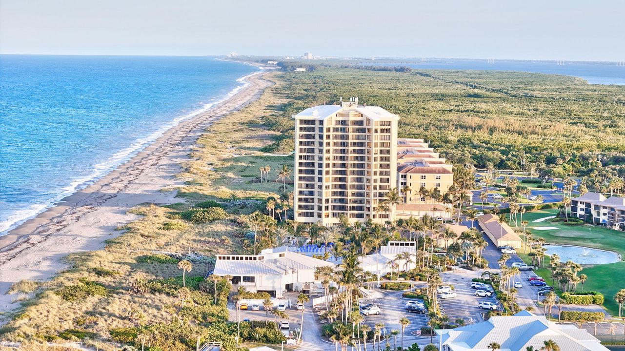 For Sale: $650,000 (2 beds, 2 baths, 1297 Square Feet)