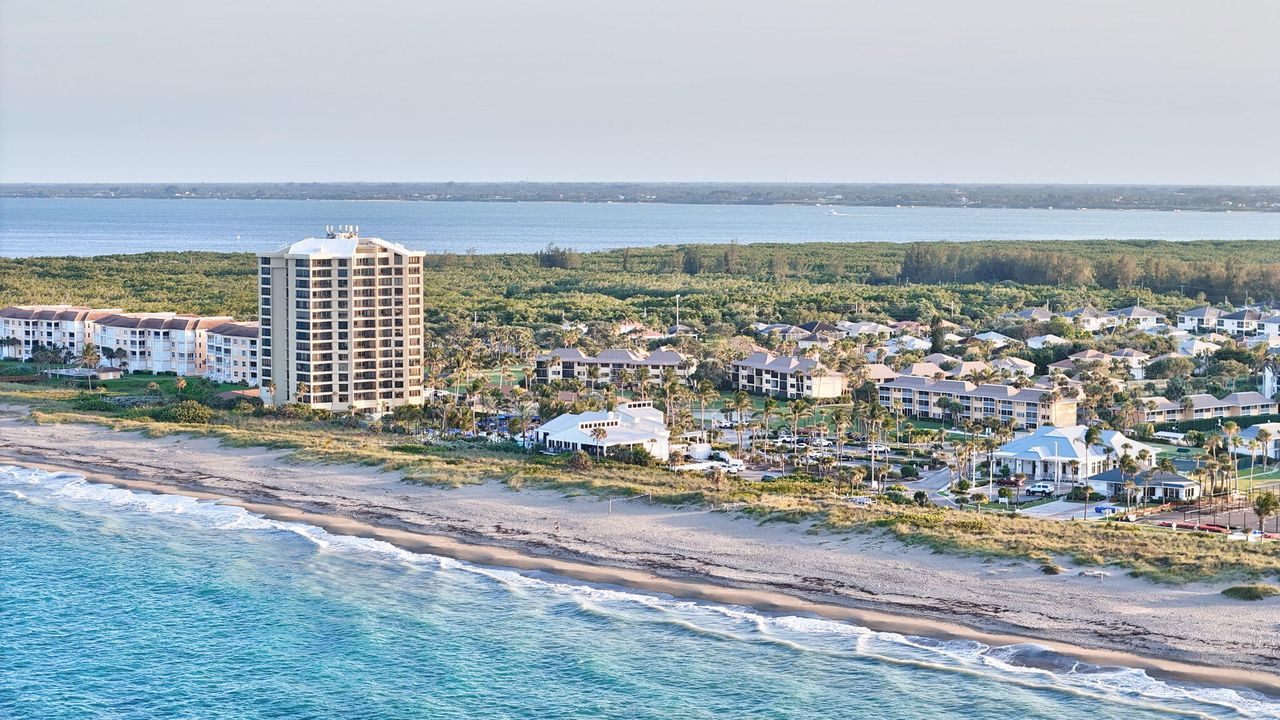 For Sale: $650,000 (2 beds, 2 baths, 1297 Square Feet)