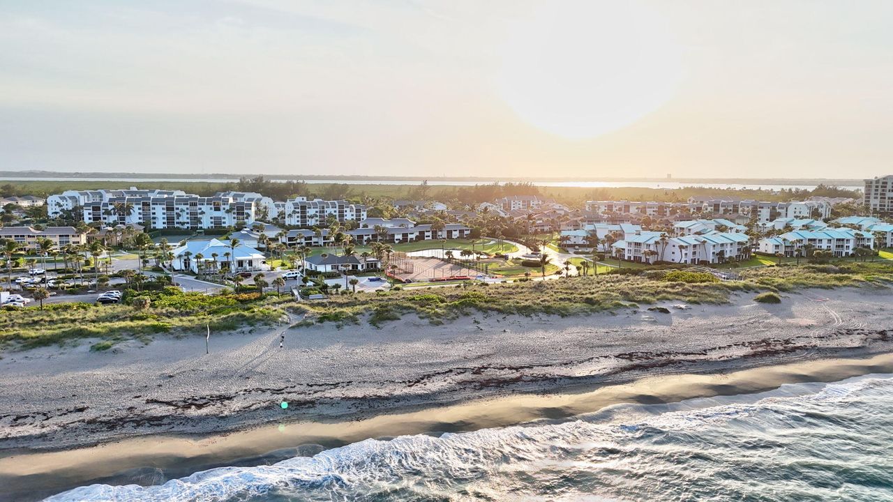 For Sale: $650,000 (2 beds, 2 baths, 1297 Square Feet)