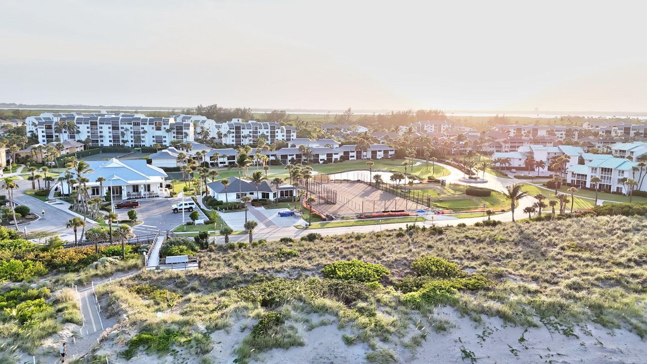 For Sale: $650,000 (2 beds, 2 baths, 1297 Square Feet)