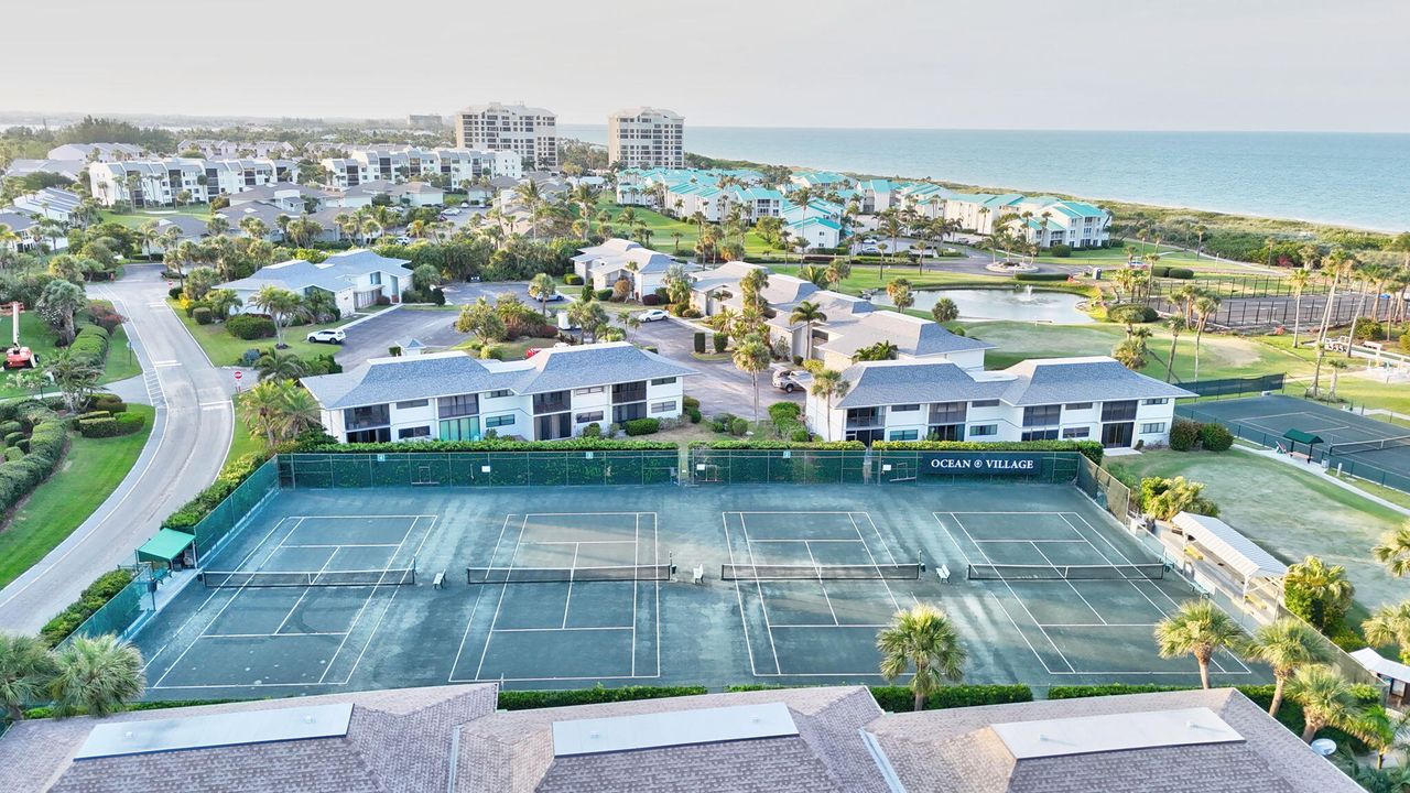 For Sale: $650,000 (2 beds, 2 baths, 1297 Square Feet)