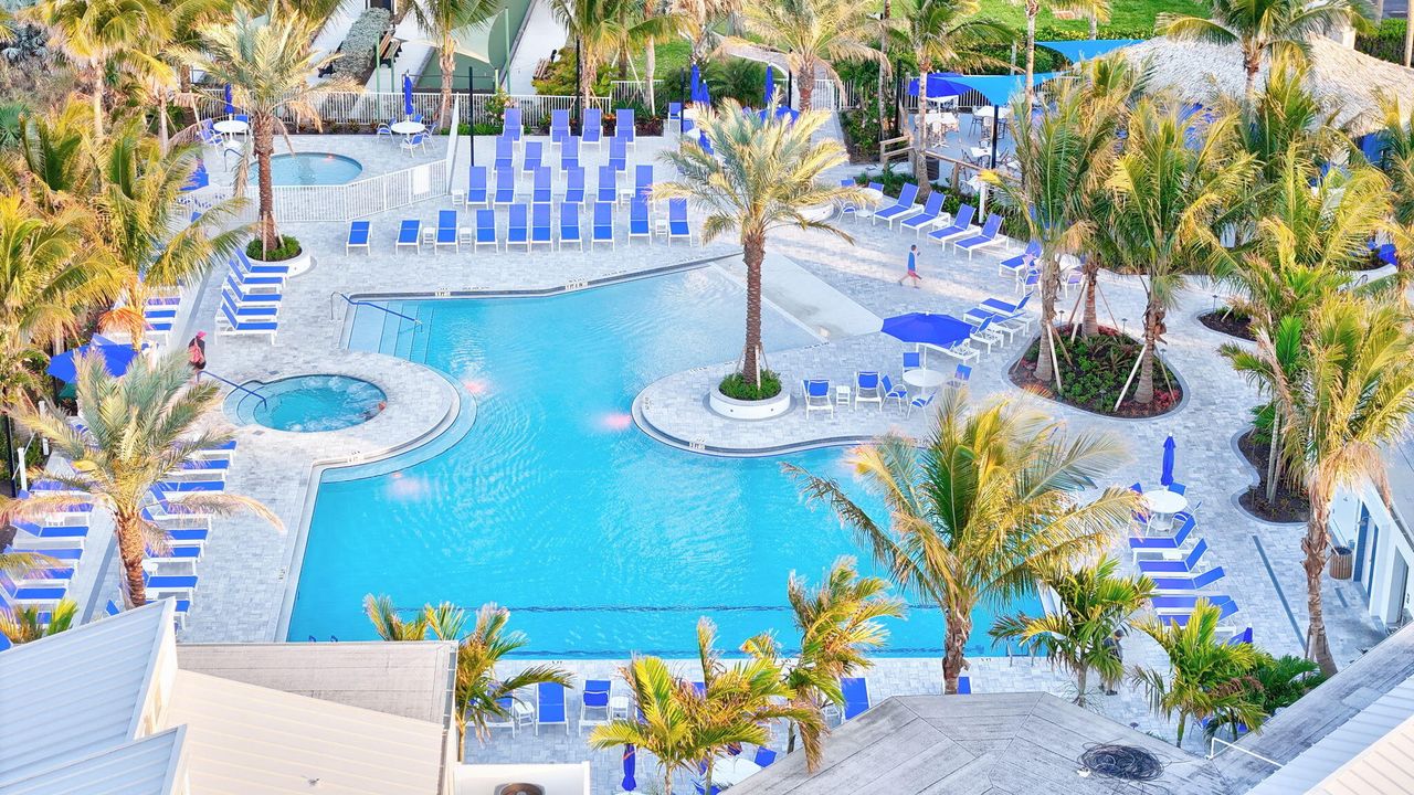 For Sale: $650,000 (2 beds, 2 baths, 1297 Square Feet)