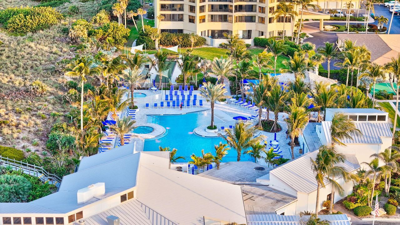 For Sale: $650,000 (2 beds, 2 baths, 1297 Square Feet)