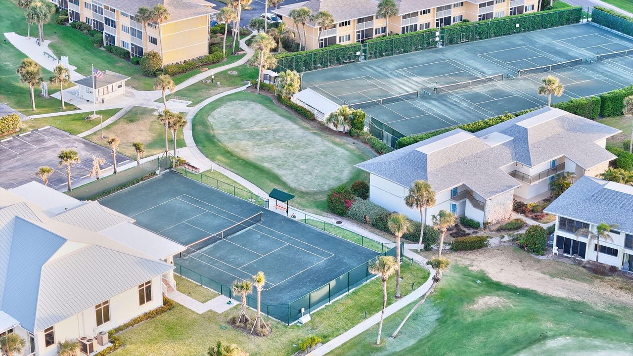 For Sale: $650,000 (2 beds, 2 baths, 1297 Square Feet)