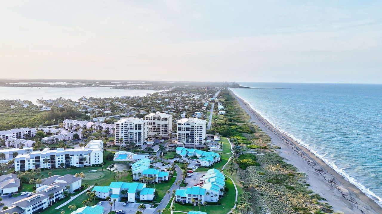 For Sale: $650,000 (2 beds, 2 baths, 1297 Square Feet)