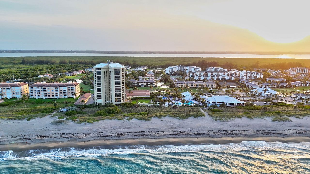 For Sale: $650,000 (2 beds, 2 baths, 1297 Square Feet)