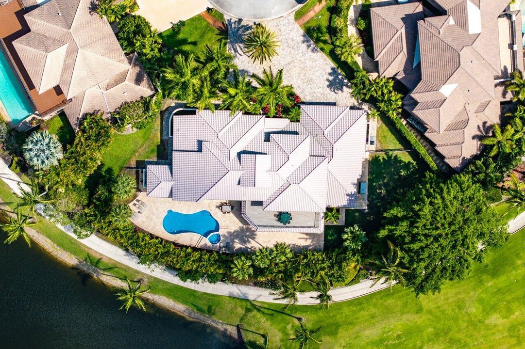 合同活跃: $3,250,000 (5 贝兹, 6 浴室, 4996 平方英尺)