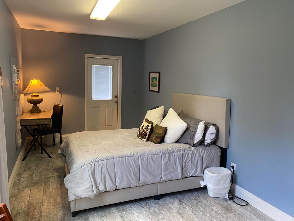 For Rent: $1,550 (0 beds, 1 baths, 320 Square Feet)