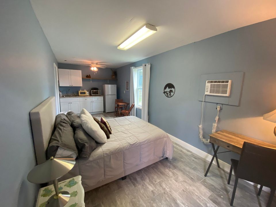 For Rent: $1,550 (0 beds, 1 baths, 320 Square Feet)