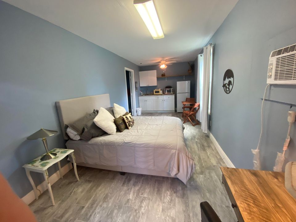 For Rent: $1,550 (0 beds, 1 baths, 320 Square Feet)