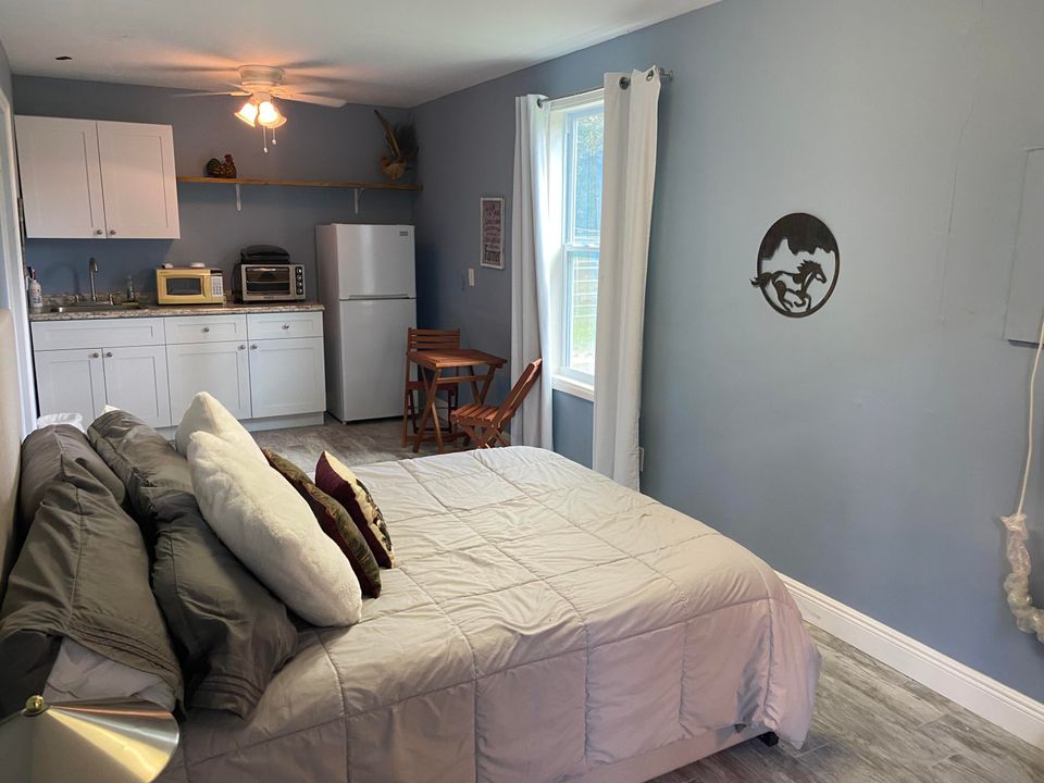 For Rent: $1,550 (0 beds, 1 baths, 320 Square Feet)