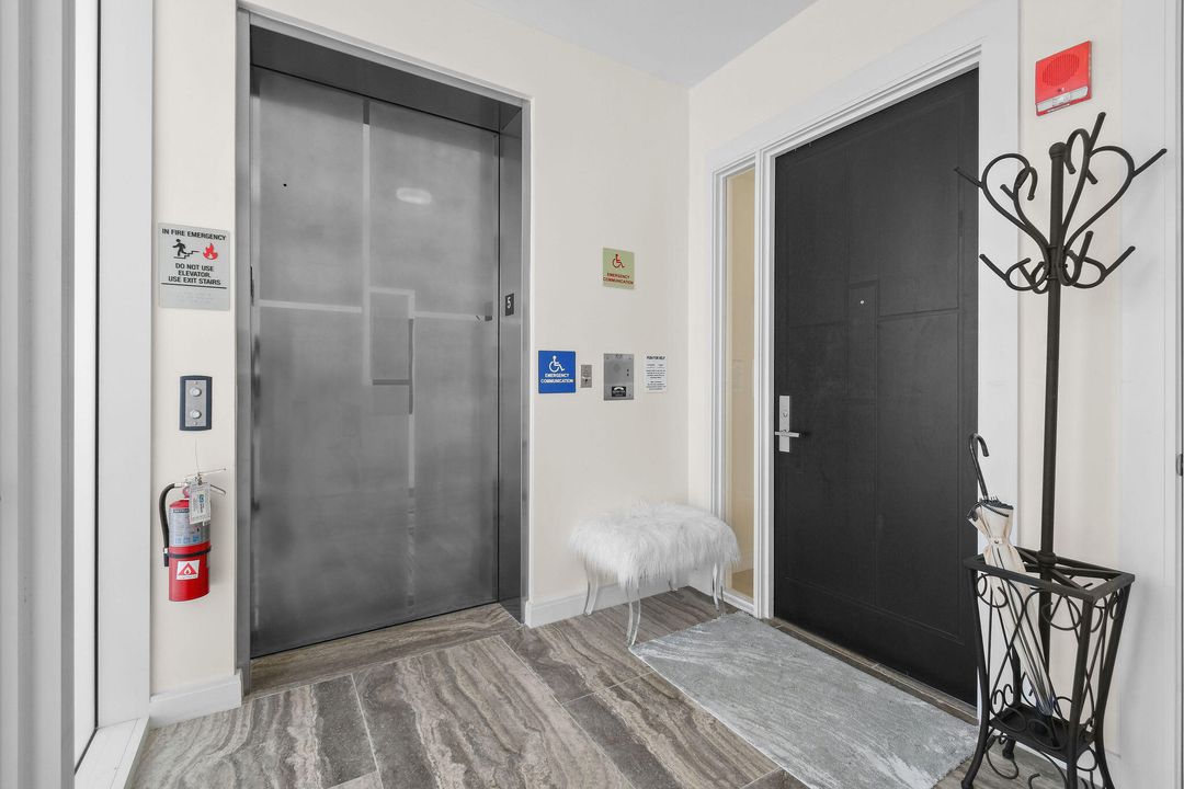 出租: $17,500 (3 贝兹, 3 浴室, 2762 平方英尺)