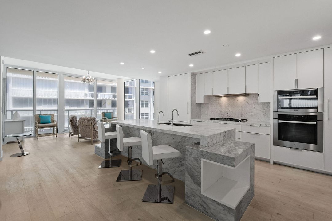 出租: $17,500 (3 贝兹, 3 浴室, 2762 平方英尺)