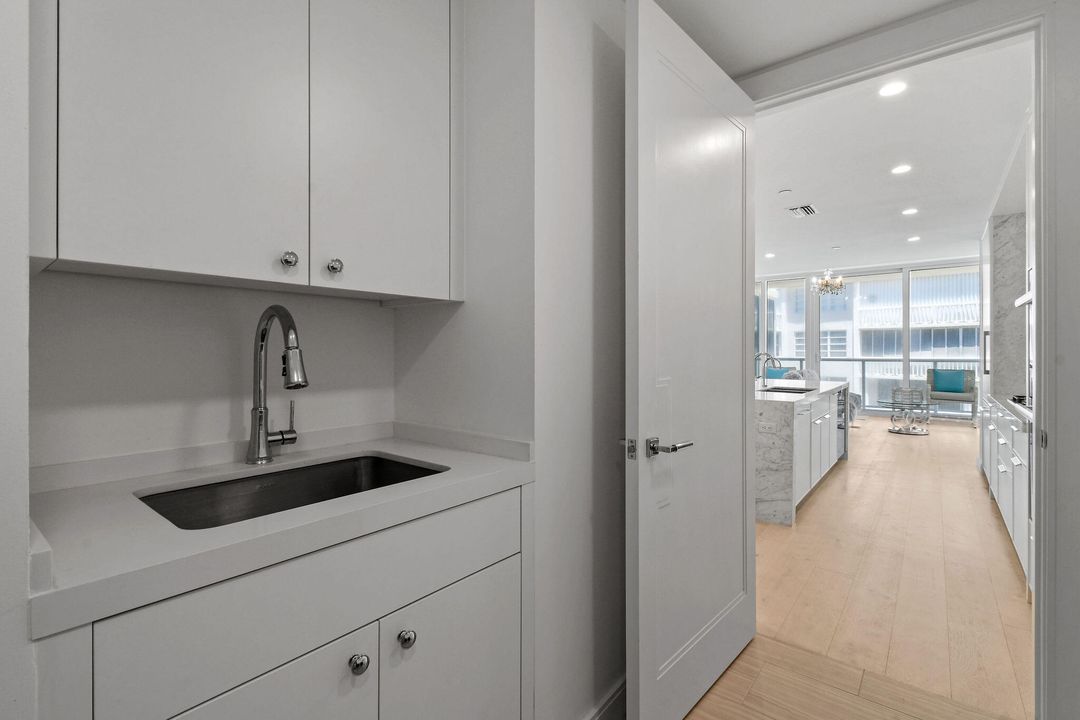 出租: $17,500 (3 贝兹, 3 浴室, 2762 平方英尺)