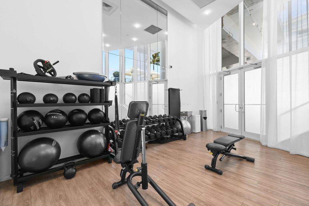 出租: $17,500 (3 贝兹, 3 浴室, 2762 平方英尺)