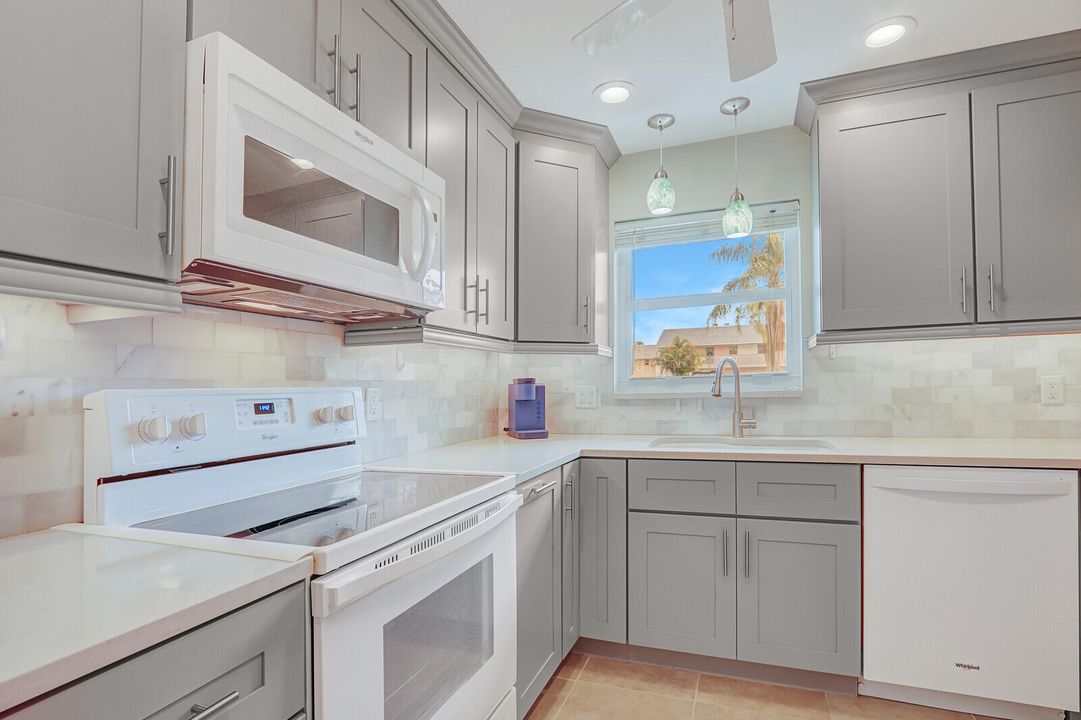 Recently Sold: $169,500 (2 beds, 1 baths, 910 Square Feet)