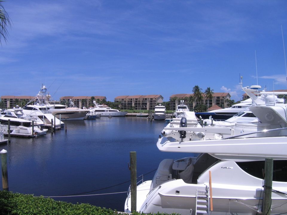 Activo con contrato: $4,500 (2 camas, 2 baños, 1385 Pies cuadrados)