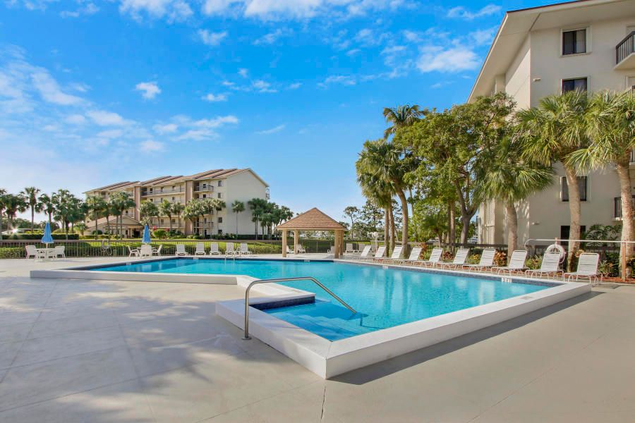 Activo con contrato: $4,500 (2 camas, 2 baños, 1385 Pies cuadrados)