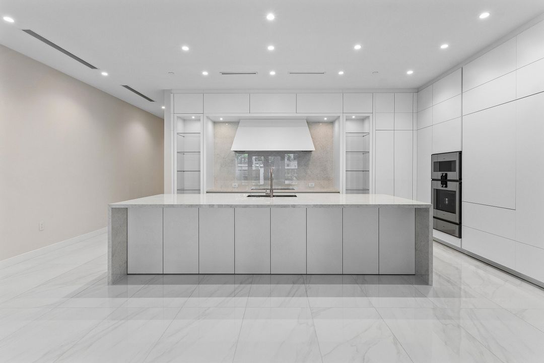 Active With Contract: $2,750,000 (2 beds, 2 baths, 2193 Square Feet)