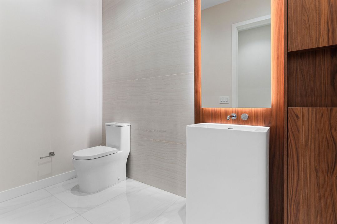 Active With Contract: $2,750,000 (2 beds, 2 baths, 2193 Square Feet)