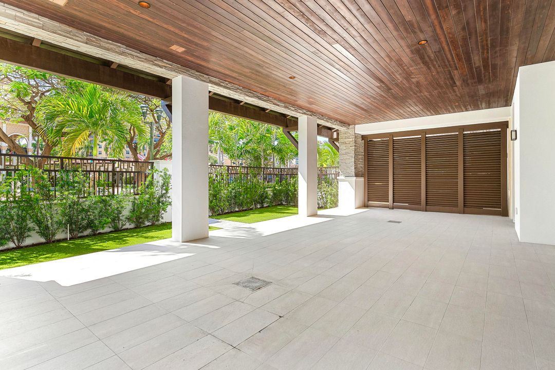 Active With Contract: $2,750,000 (2 beds, 2 baths, 2193 Square Feet)