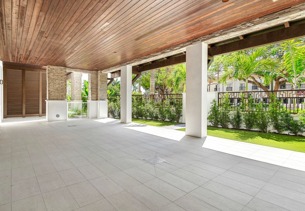 Active With Contract: $2,750,000 (2 beds, 2 baths, 2193 Square Feet)