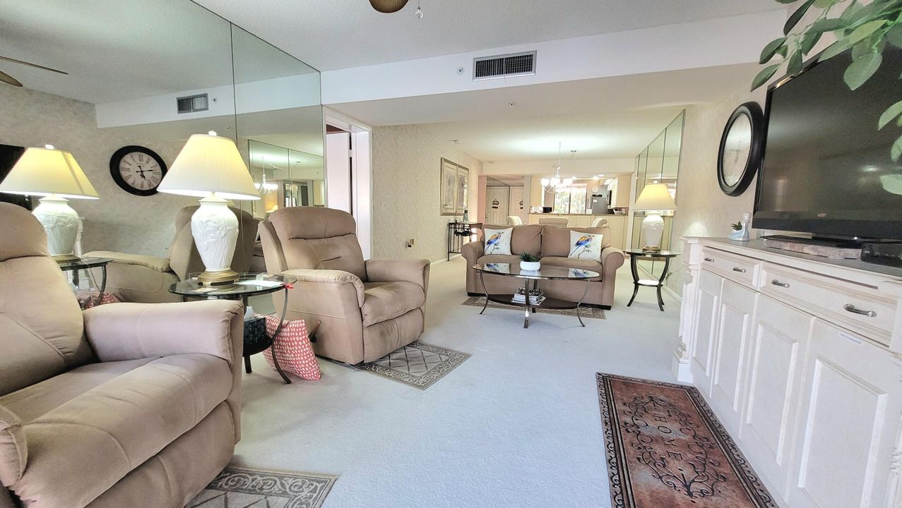 Activo con contrato: $4,500 (2 camas, 2 baños, 1385 Pies cuadrados)