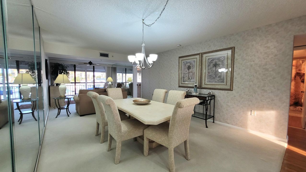 Activo con contrato: $4,500 (2 camas, 2 baños, 1385 Pies cuadrados)