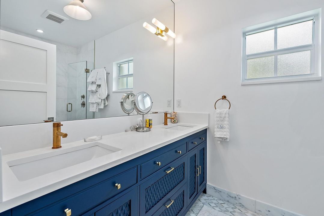 出租: $9,000 (3 贝兹, 3 浴室, 2020 平方英尺)