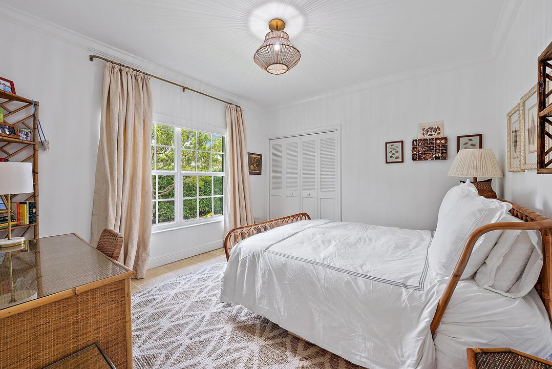 出租: $9,000 (3 贝兹, 3 浴室, 2020 平方英尺)