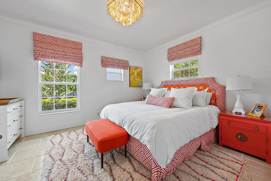 出租: $9,000 (3 贝兹, 3 浴室, 2020 平方英尺)