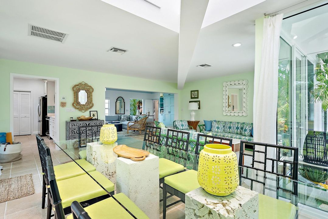 出租: $9,000 (3 贝兹, 3 浴室, 2020 平方英尺)