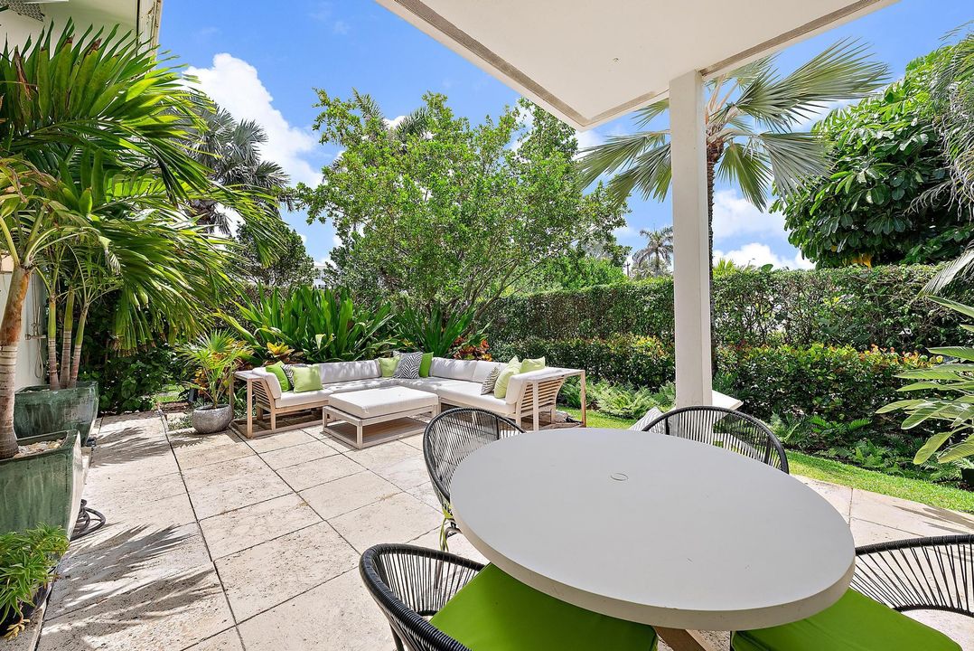 出租: $9,000 (3 贝兹, 3 浴室, 2020 平方英尺)