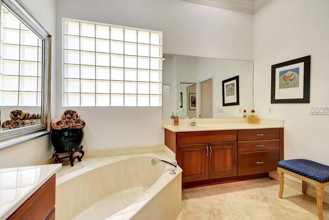 В аренду: $4,000 (3 спален, 2 ванн, 1978 Квадратных фут)