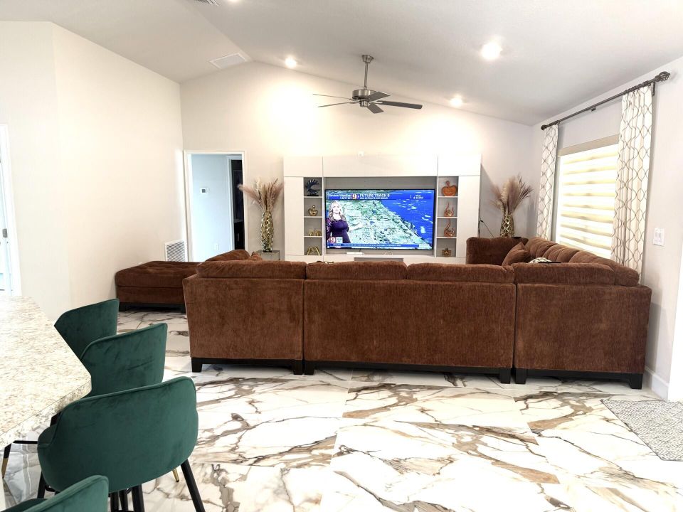 В аренду: $2,350 (4 спален, 2 ванн, 1755 Квадратных фут)