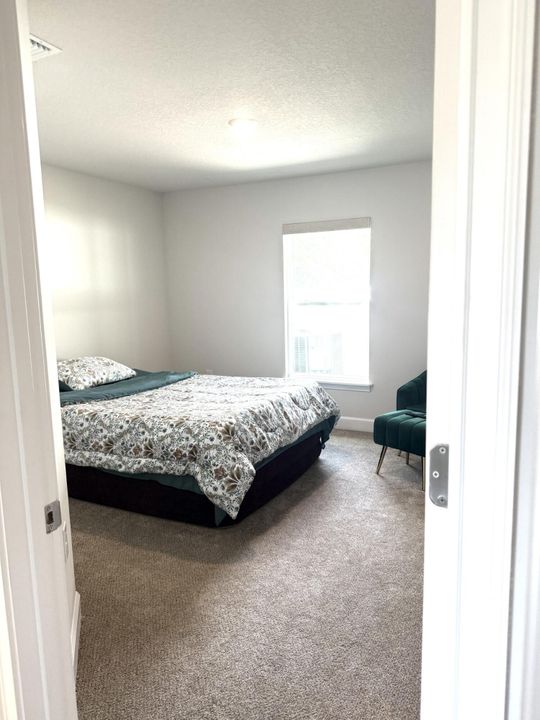 В аренду: $2,350 (4 спален, 2 ванн, 1755 Квадратных фут)