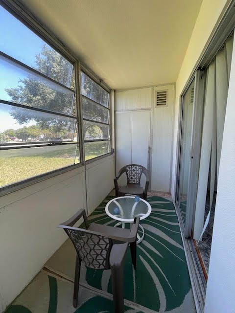 Active With Contract: $89,000 (1 beds, 1 baths, 700 Square Feet)