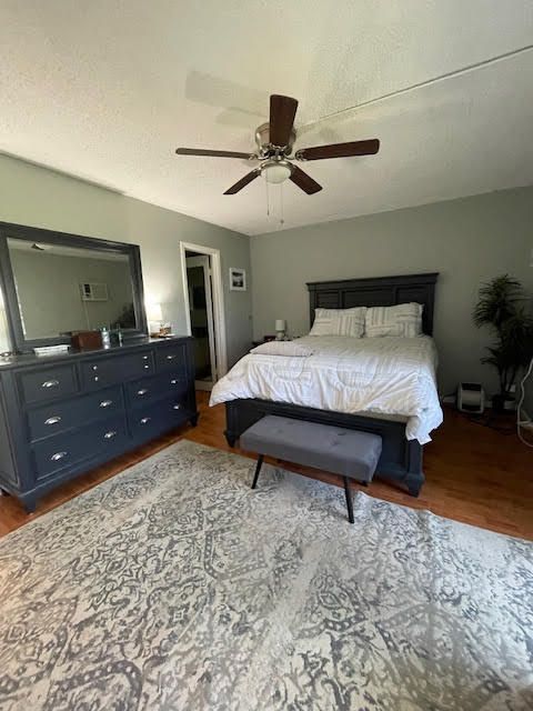 Active With Contract: $89,000 (1 beds, 1 baths, 700 Square Feet)