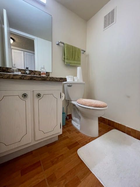Active With Contract: $89,000 (1 beds, 1 baths, 700 Square Feet)