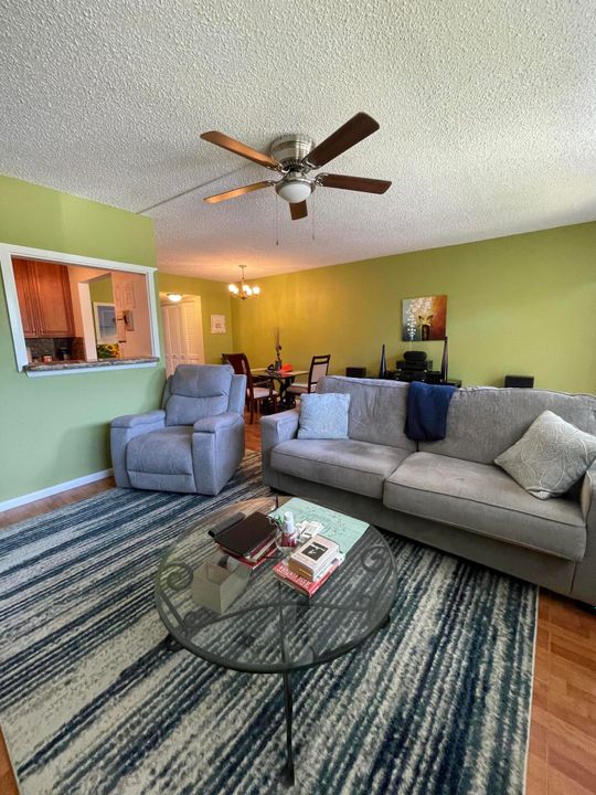 Active With Contract: $89,000 (1 beds, 1 baths, 700 Square Feet)