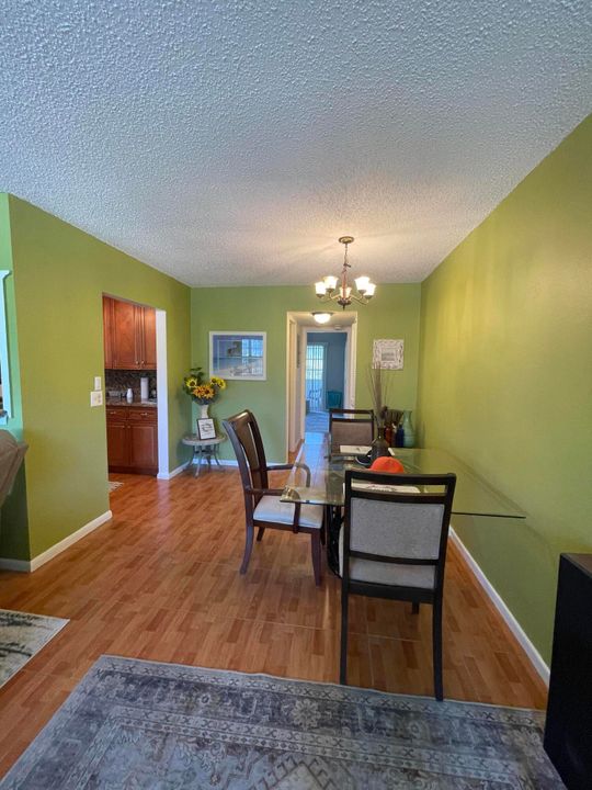 Active With Contract: $89,000 (1 beds, 1 baths, 700 Square Feet)